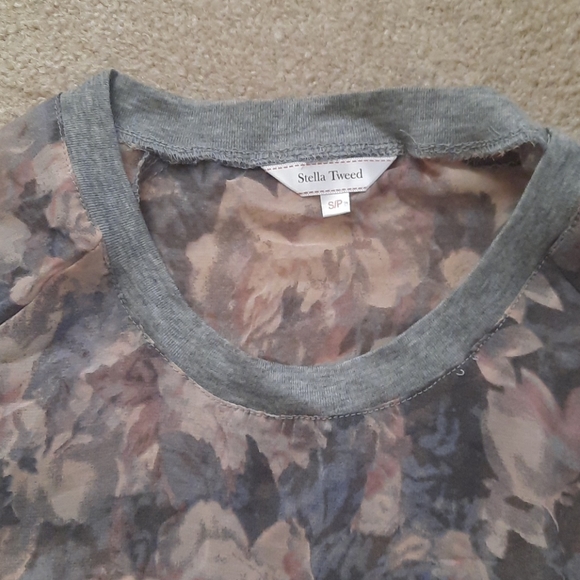 Floral top - Picture 2 of 7